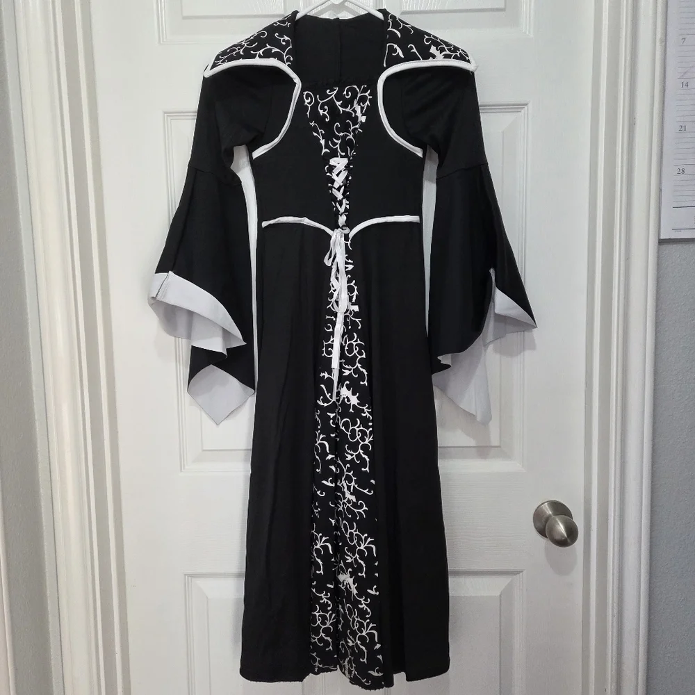 Spirit Halloween Child Midnight Vampiress Black & White Costume Size 6 Vampire